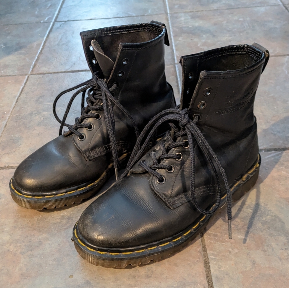 VINTAGE Dr. Martens 1460s